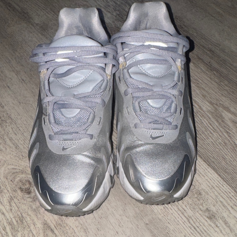Nike Kids Shoes in Silver and Gray